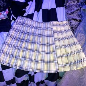 yellow skirt with brown/black lines, not elastic around waste, zip up.